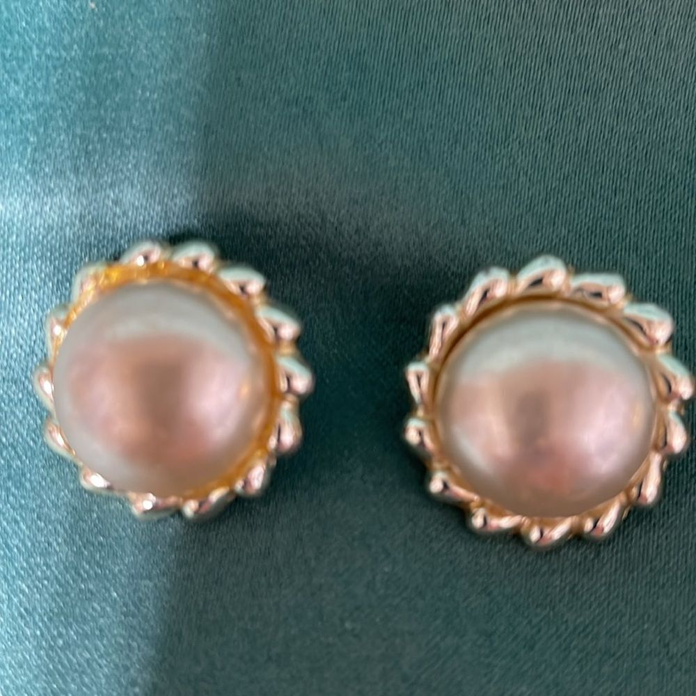 Vintage Marvella Faux Pearl Gold Tone Clip-On  Earrings - Picture 2 of 6